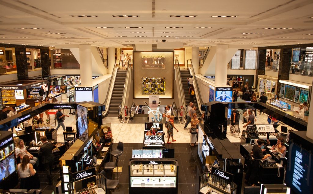 How-epoxy-flooring-in-shopping-malls-can-attract-more-customers